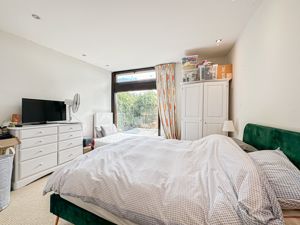 Photo 25- click for photo gallery